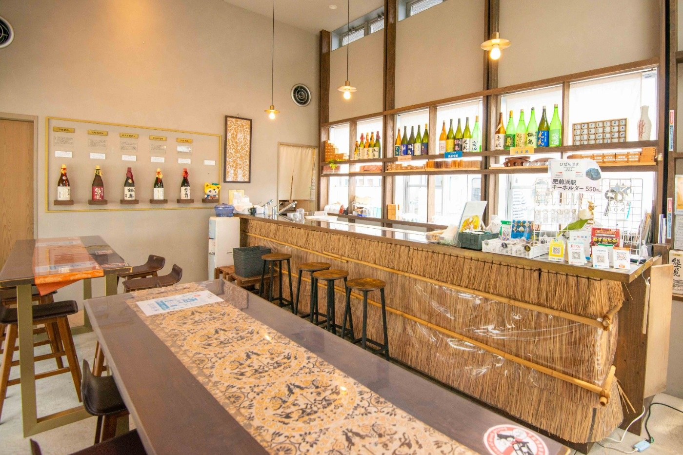 駅ホーム直結の日本酒バー「HAMA BAR(ハマ バー)」