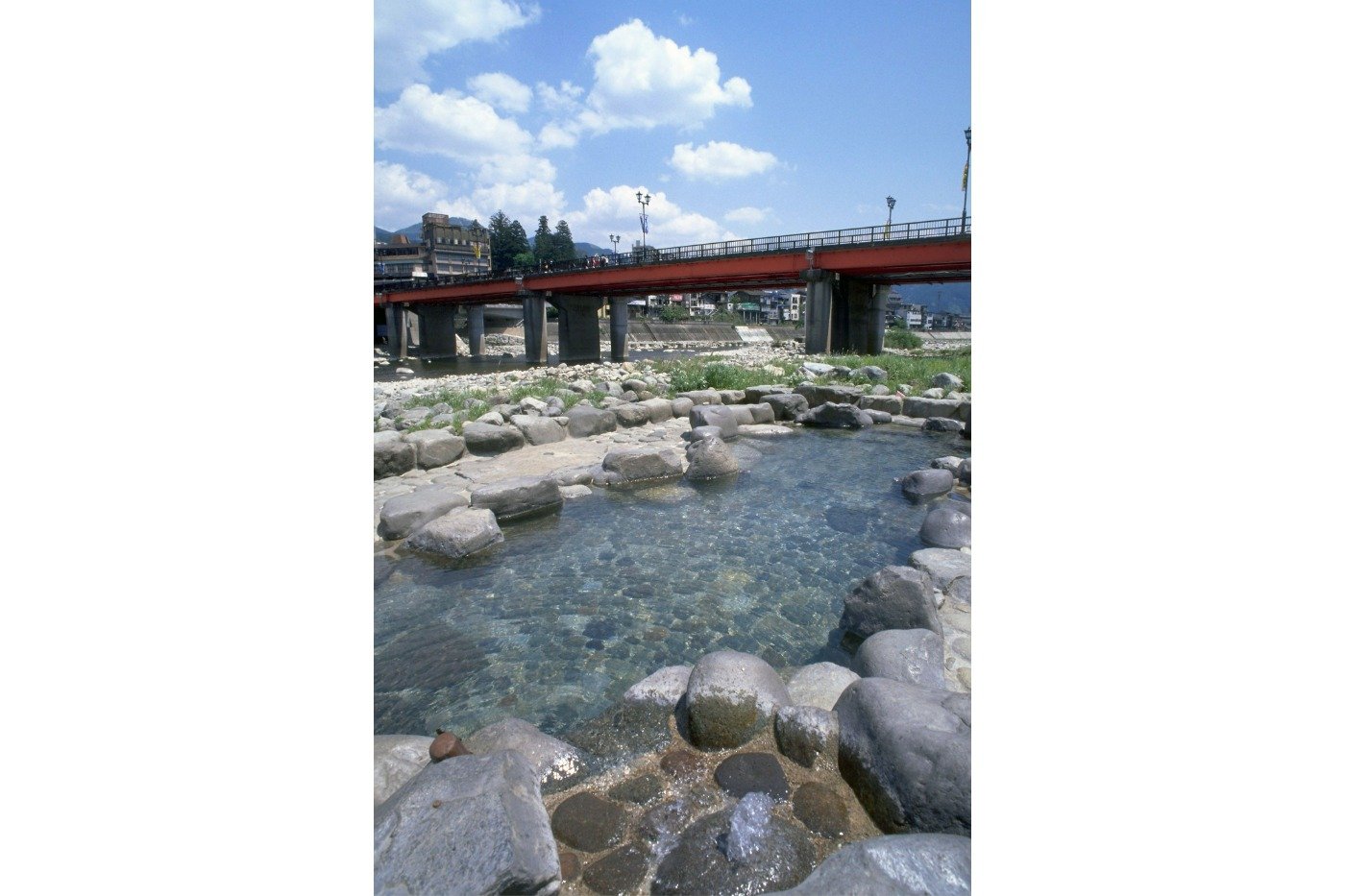 下呂大橋のたもとで湧き出る「噴泉池」