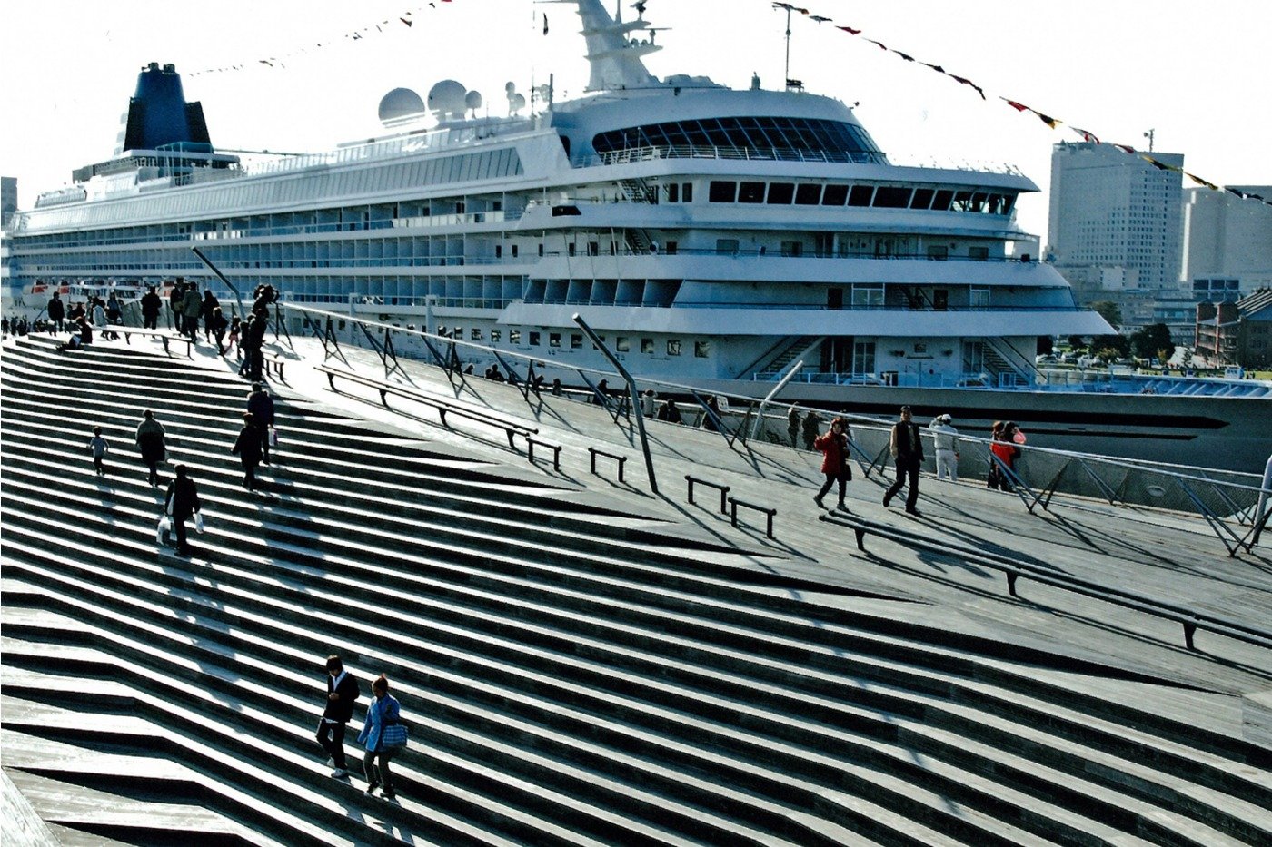 郵船クルーズ所有の日本最大級のクルーズ客船「飛鳥Ⅱ」などが寄港