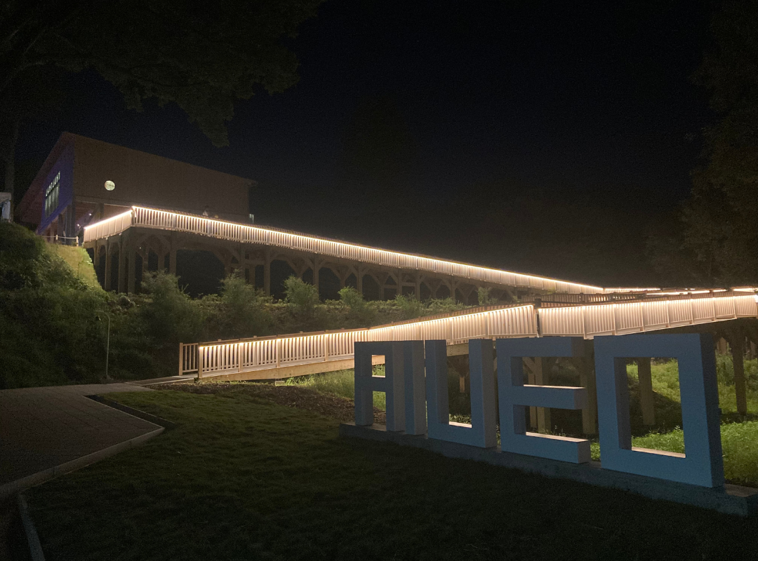 ライトアップされた「空中回廊」もまた美しい