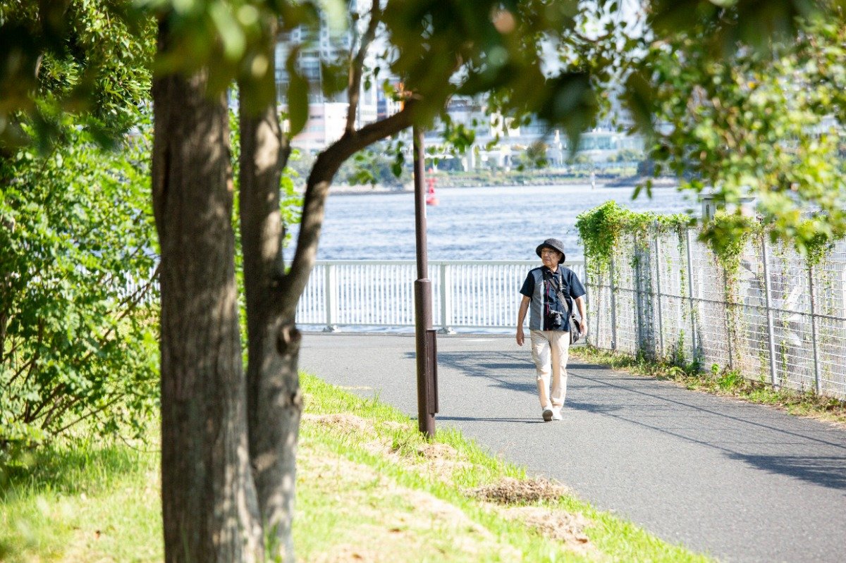 何もなさそうな道も歩き回って観察します