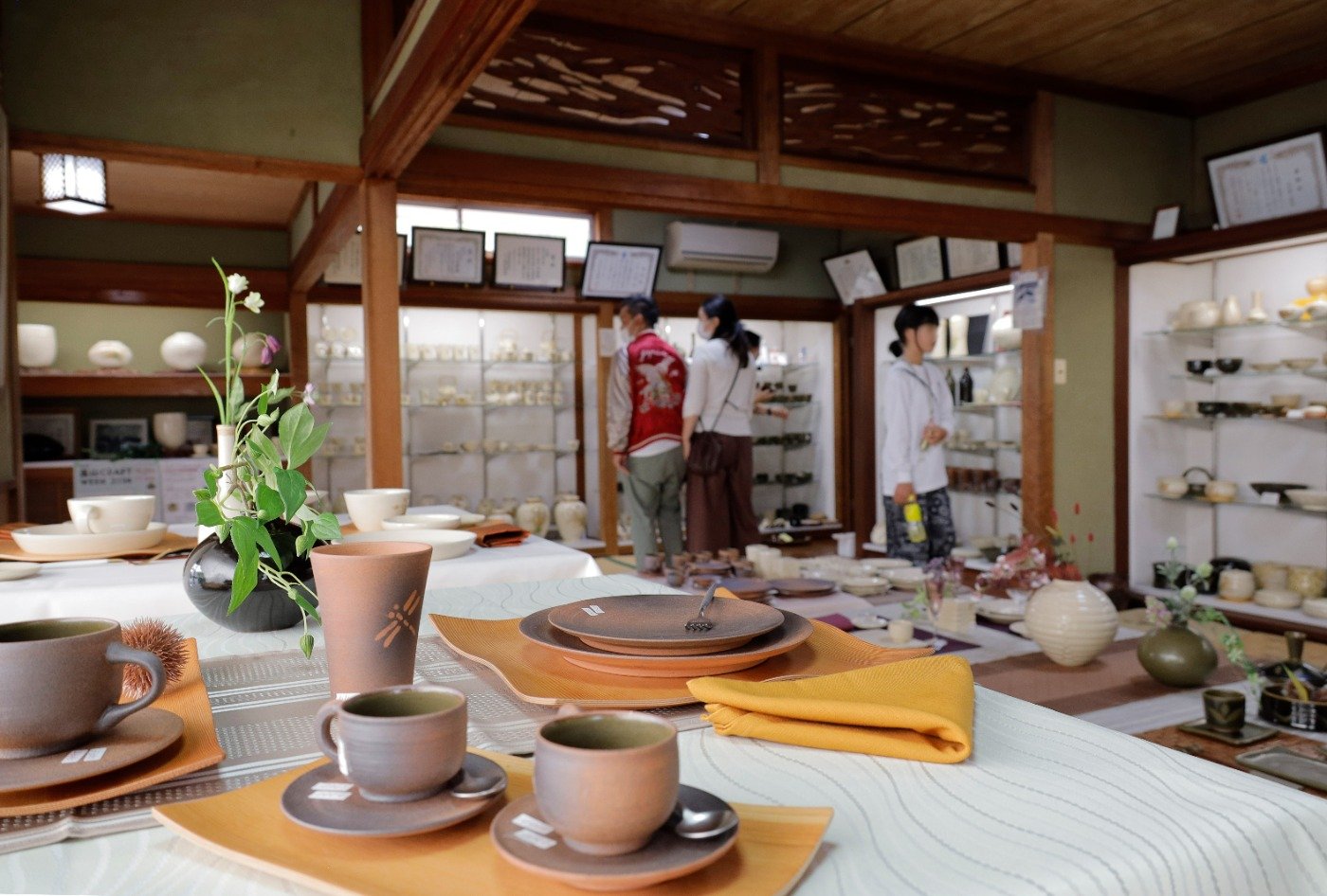 荒木陶窯のテーブルコーディネート展示