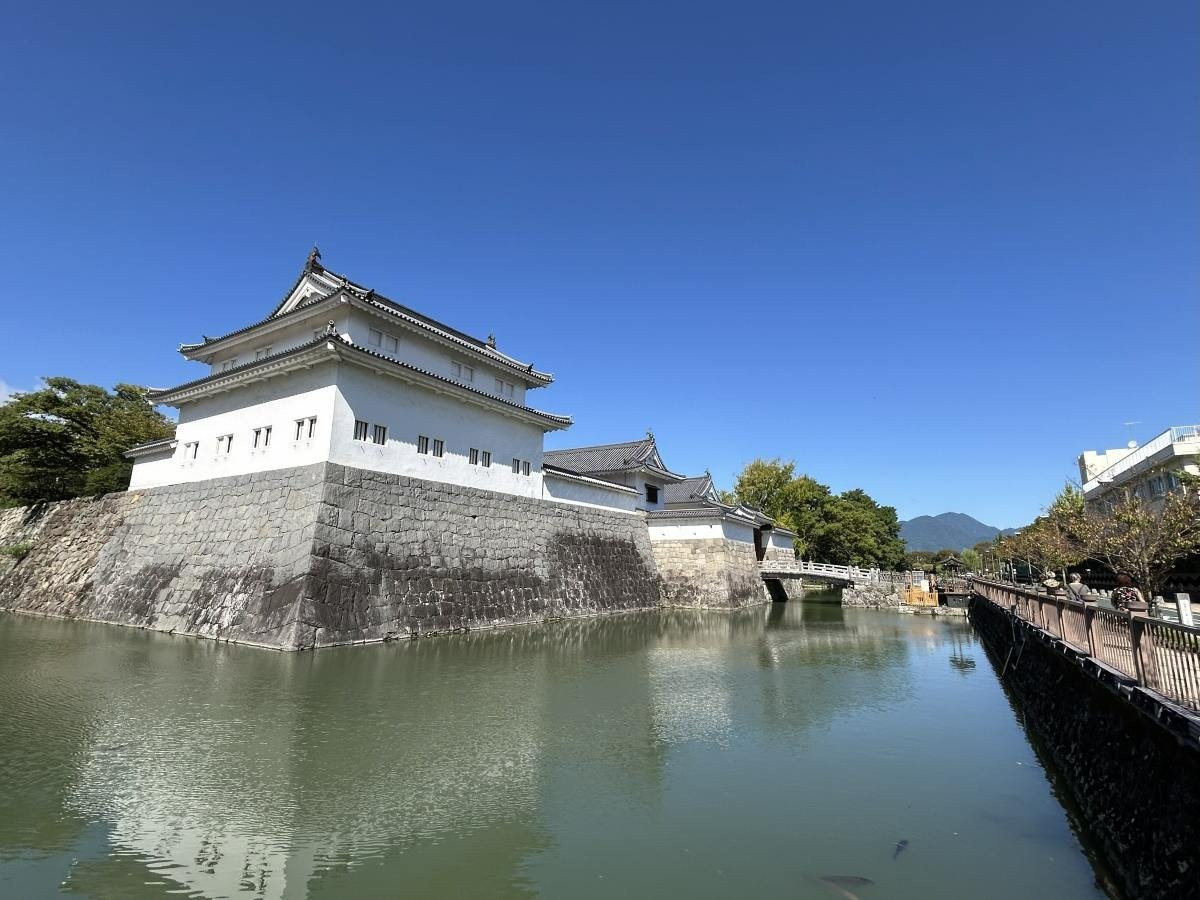 壮麗な巽櫓と二ノ丸堀（中堀）