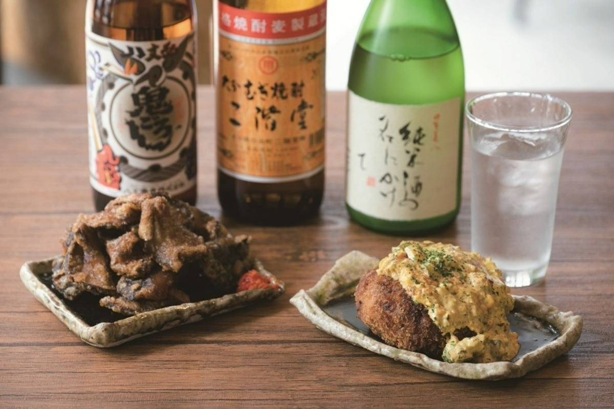 写真左から「とり天」600円、「ジャンボ椎茸メンチ」1000円