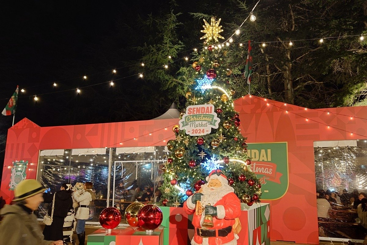 高さ約5メートルのクリスマスツリー