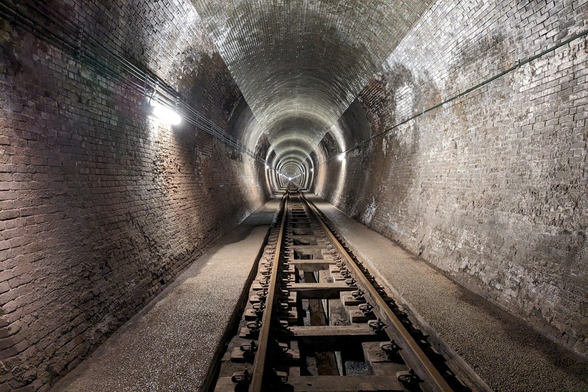 1997年まで中央本線下り線として使用されていた鉄道トンネル