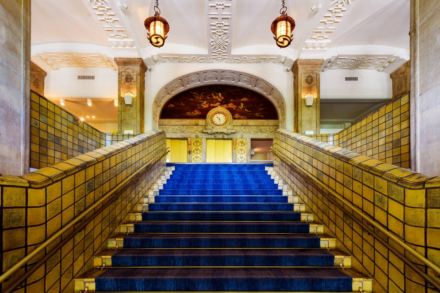 大階段はホテルのシンボル的存在