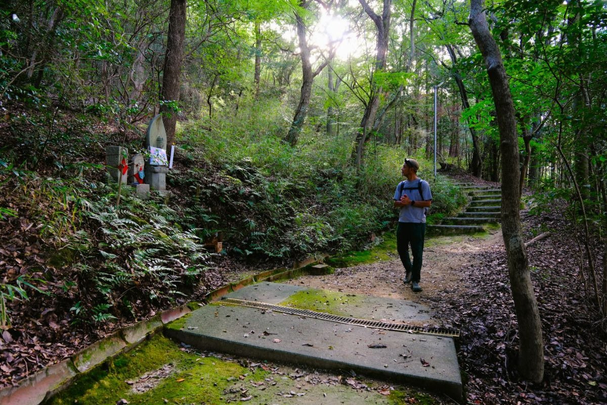 戻る道中、ひそやかに神仏が見守ってくれています
