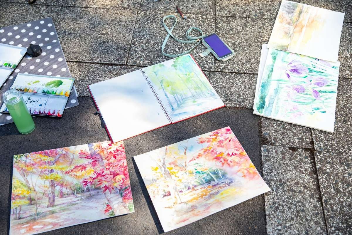 伴戸さんのスケッチ見本。いろいろな描き方があり、印象も異なります