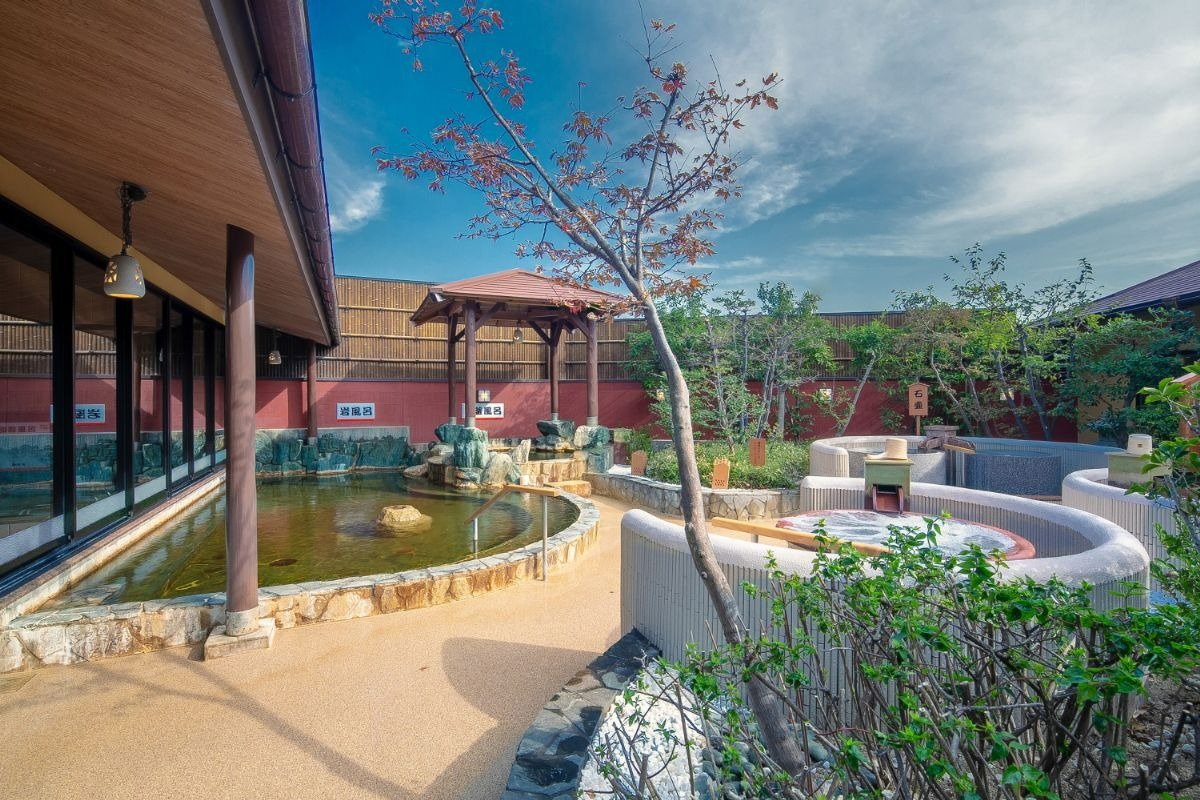 岩風呂や岩釜風呂などがある露天風呂の画像