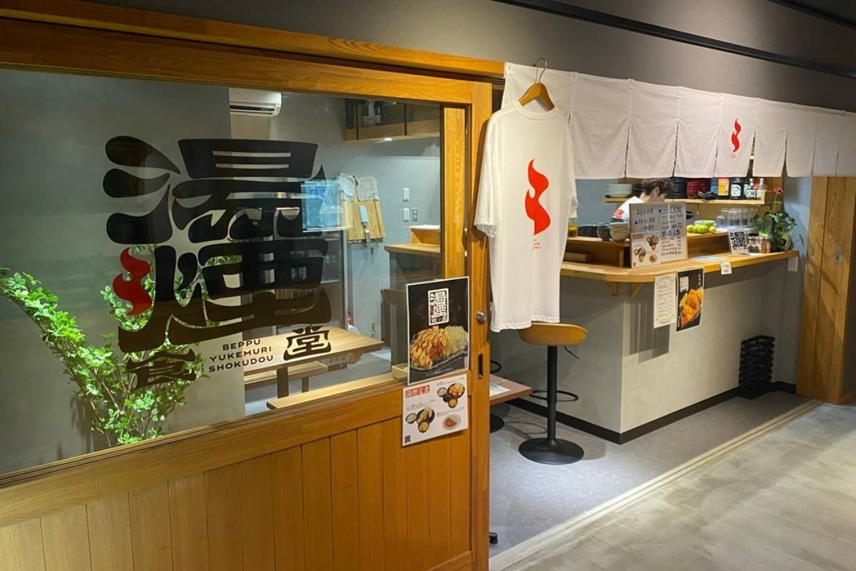 営業時間は11～15時・17〜23時、不定休