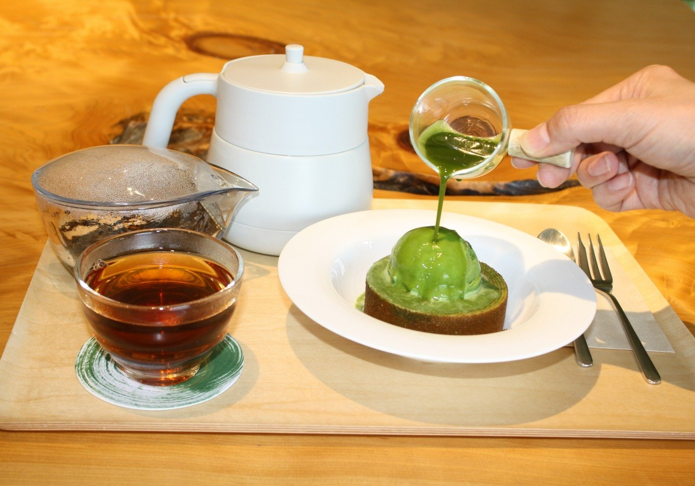 「ばあむアフォガート（抹茶）」935円と「京のくき ほうじ茶」440円