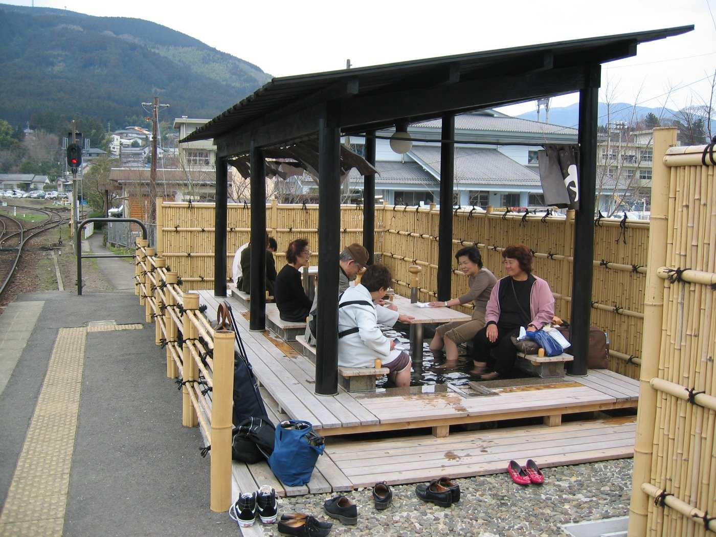 あし湯券（300円）が必要です