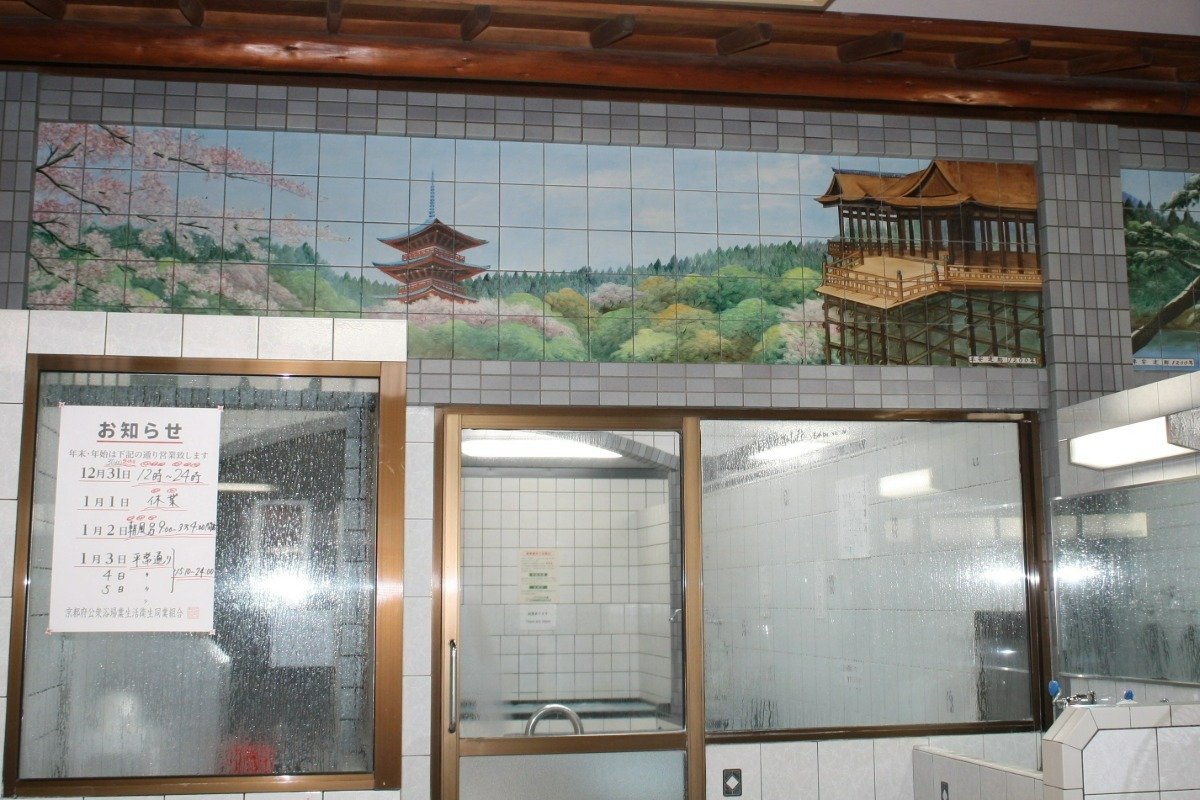 女湯にあるのは桜の清水寺のタイル絵
