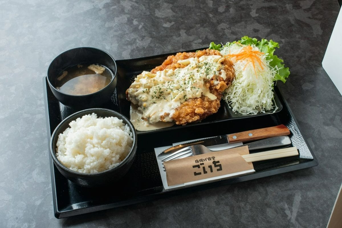 食事人気ナンバーワンは「チキン南蛮定食」980円