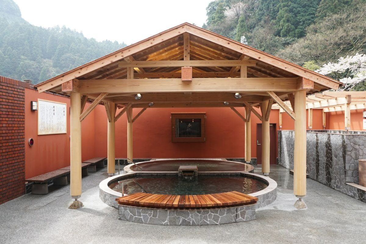 露天は炭酸泉と酸素泉の2槽など