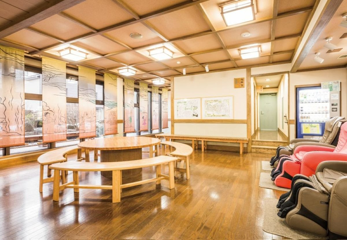 和風の趣がある無料休憩処で湯上がりにひと休み