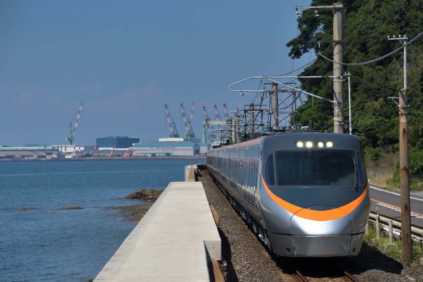 高松駅から特急「いしづち」で西へ