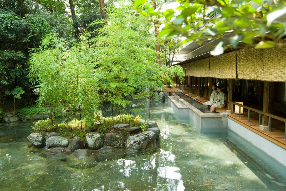 足湯を備えた「水のラウンジ」