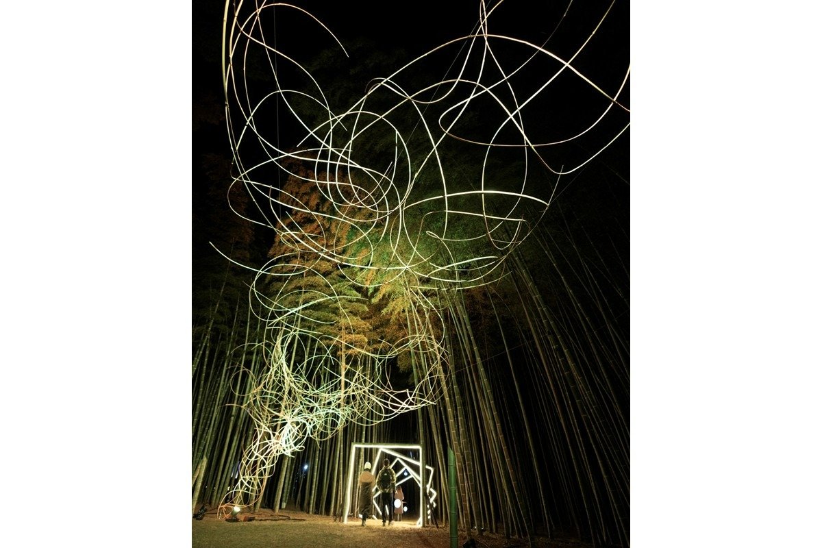 三橋玄氏の作品。光と音楽の演出も加わります