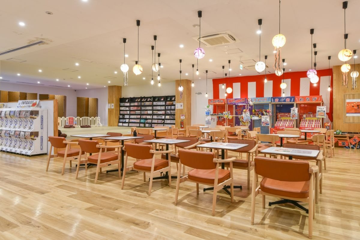 カフェや縁日コーナーのある休憩所 