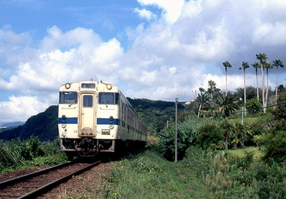 山川駅〜指宿駅間を走行するキハ47形