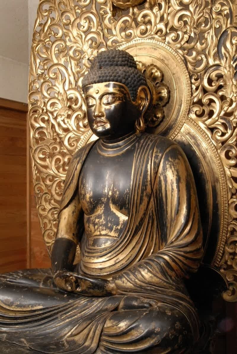 ヒバ材を使っている本尊の「大日様」