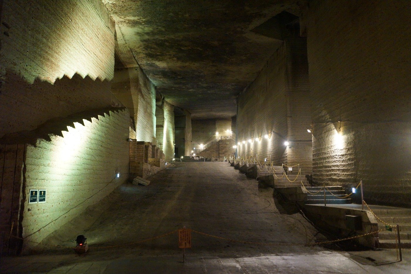 年間通して平均気温8度、夏でも13度ほどで、ひんやりとした空間