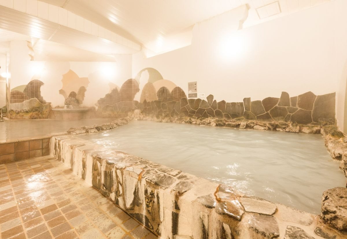 男女とも泉質の違う2種類の湯船を用意