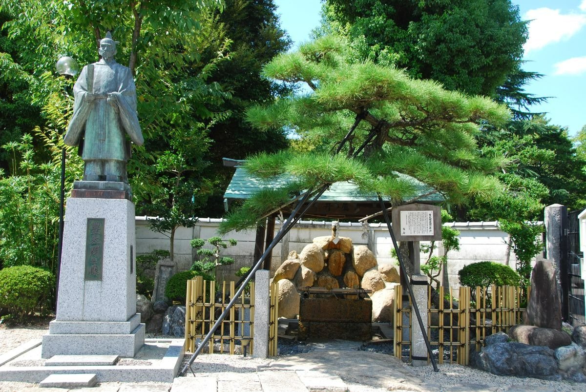 常泉寺の境内にある「秀吉公産湯の井戸」