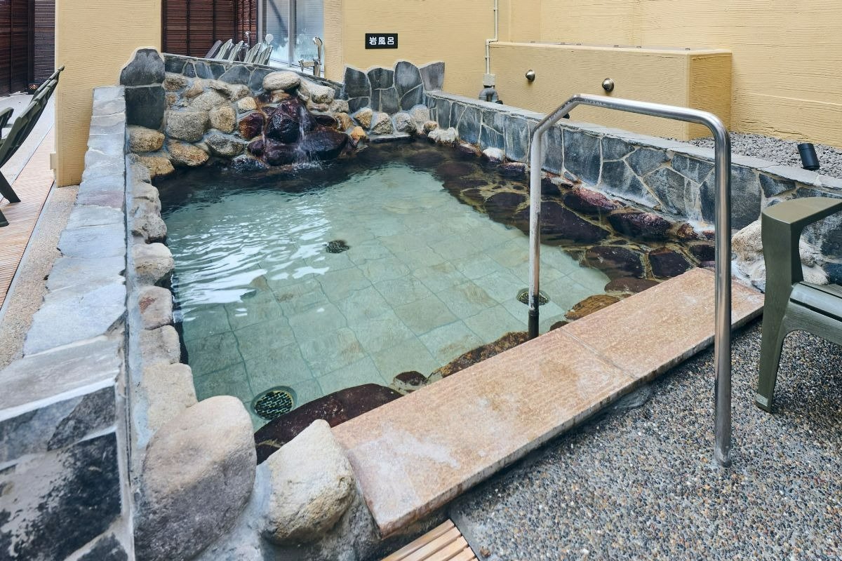 露天風呂。晴れた夜には満天の星を望めます