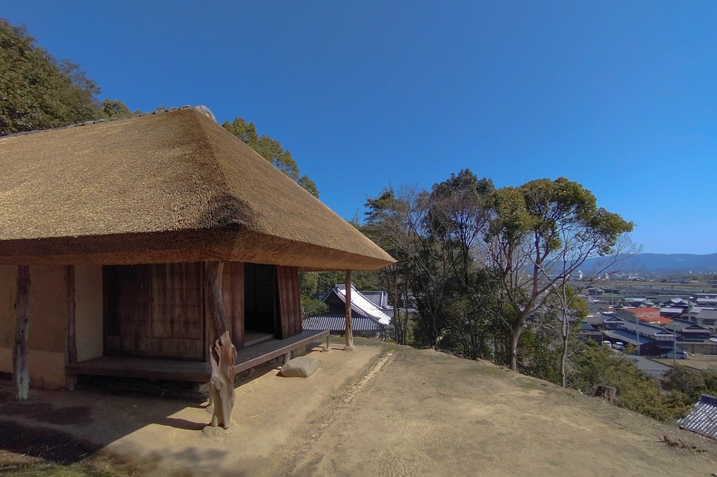 一夜庵。見学無料。財田川の染川橋から徒歩約10分