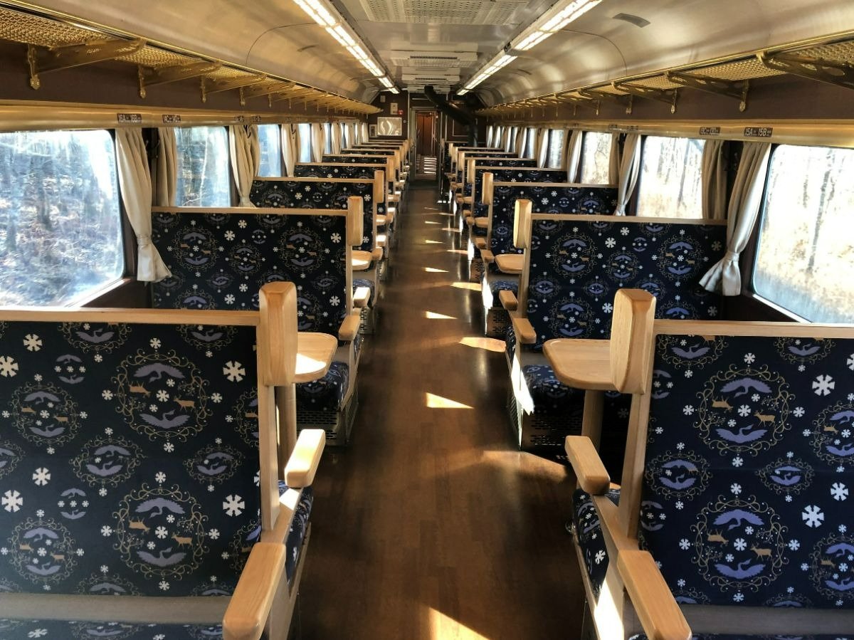 ダルマストーブが設置された3・4号車のストーブカー