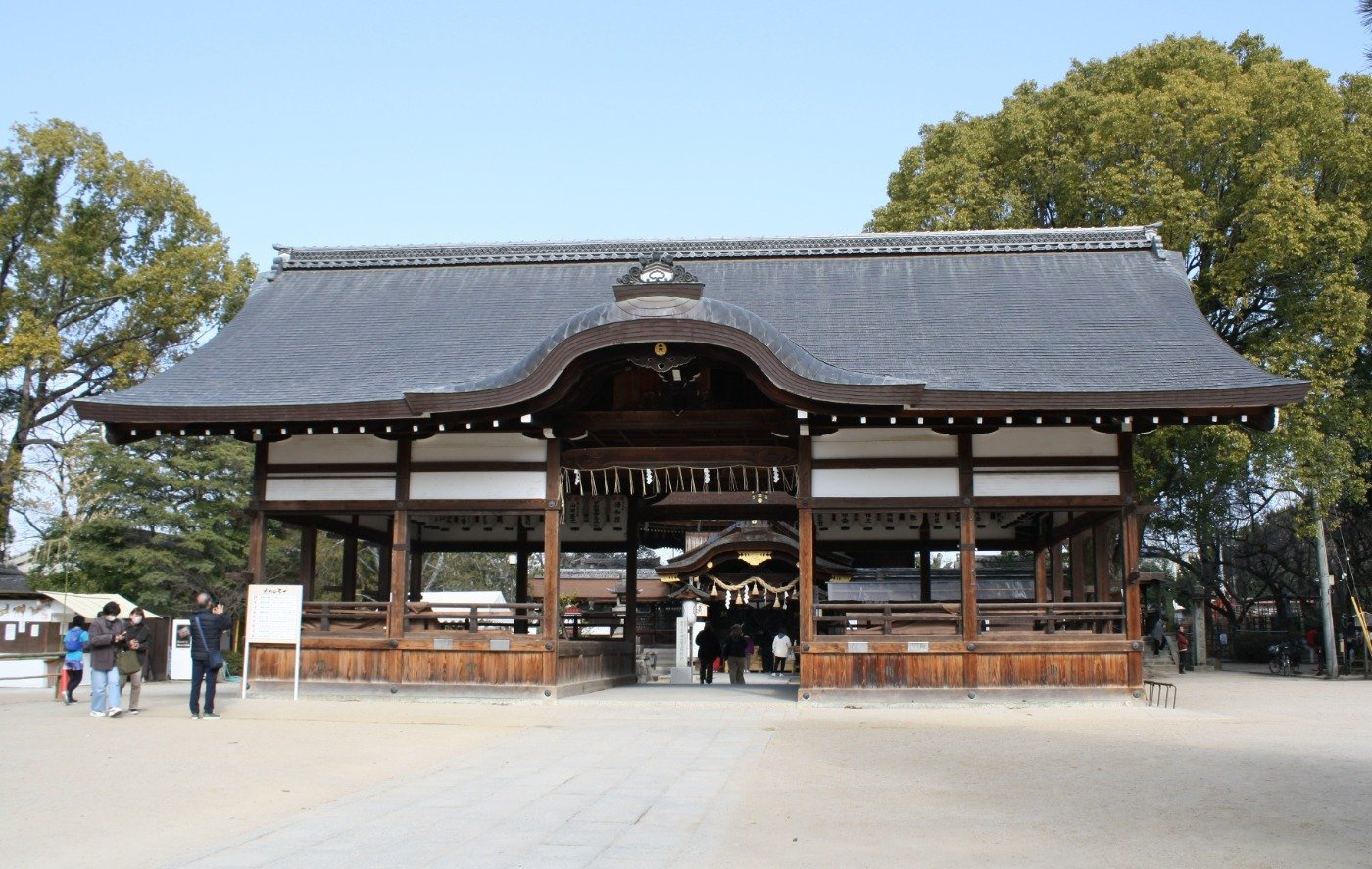 本殿とともに御所から賜ったとされる拝殿