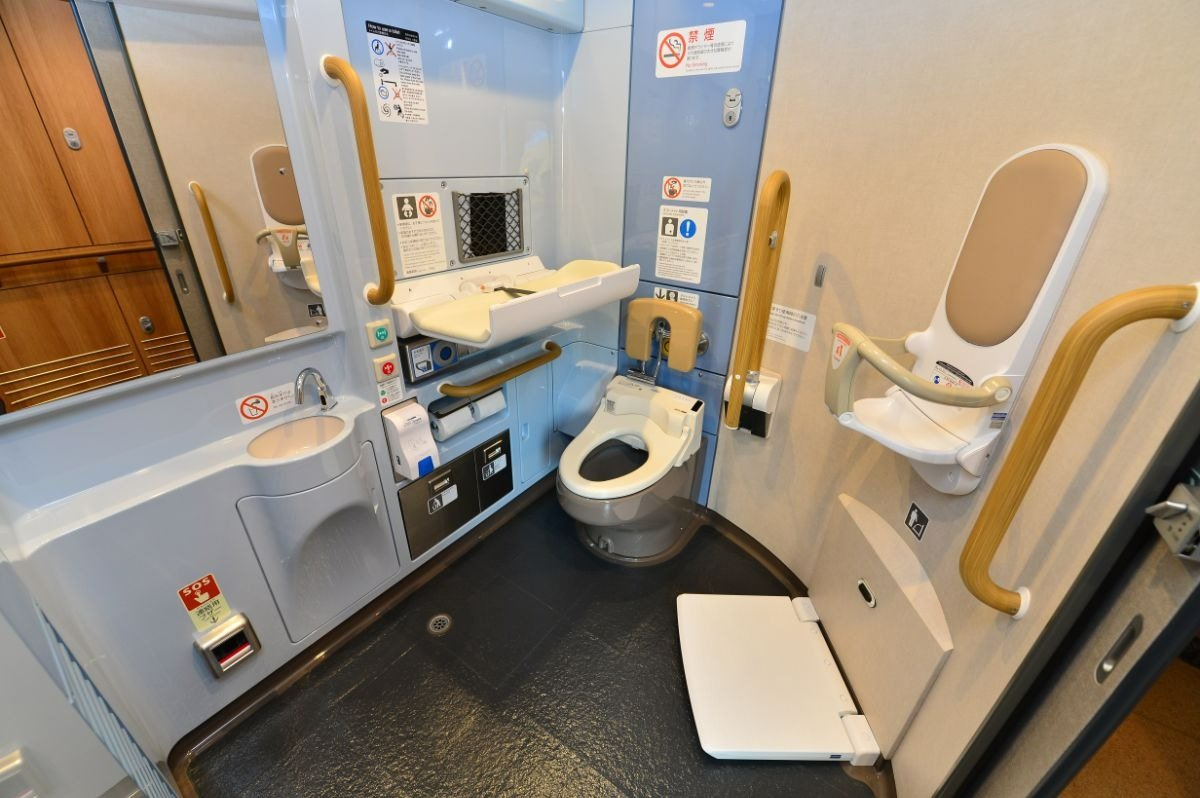 車いすにも対応した多機能トイレ