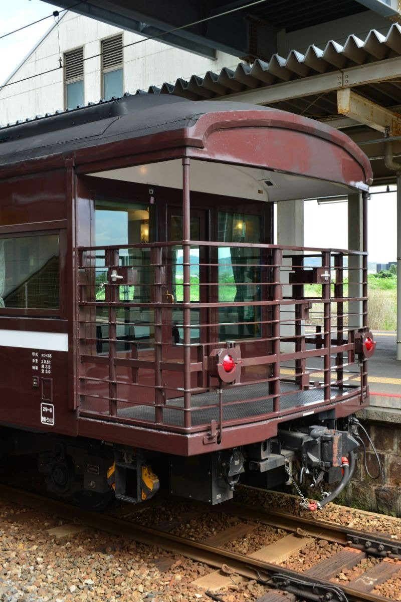 新山口寄りの1号車最後部に設置された展望デッキ