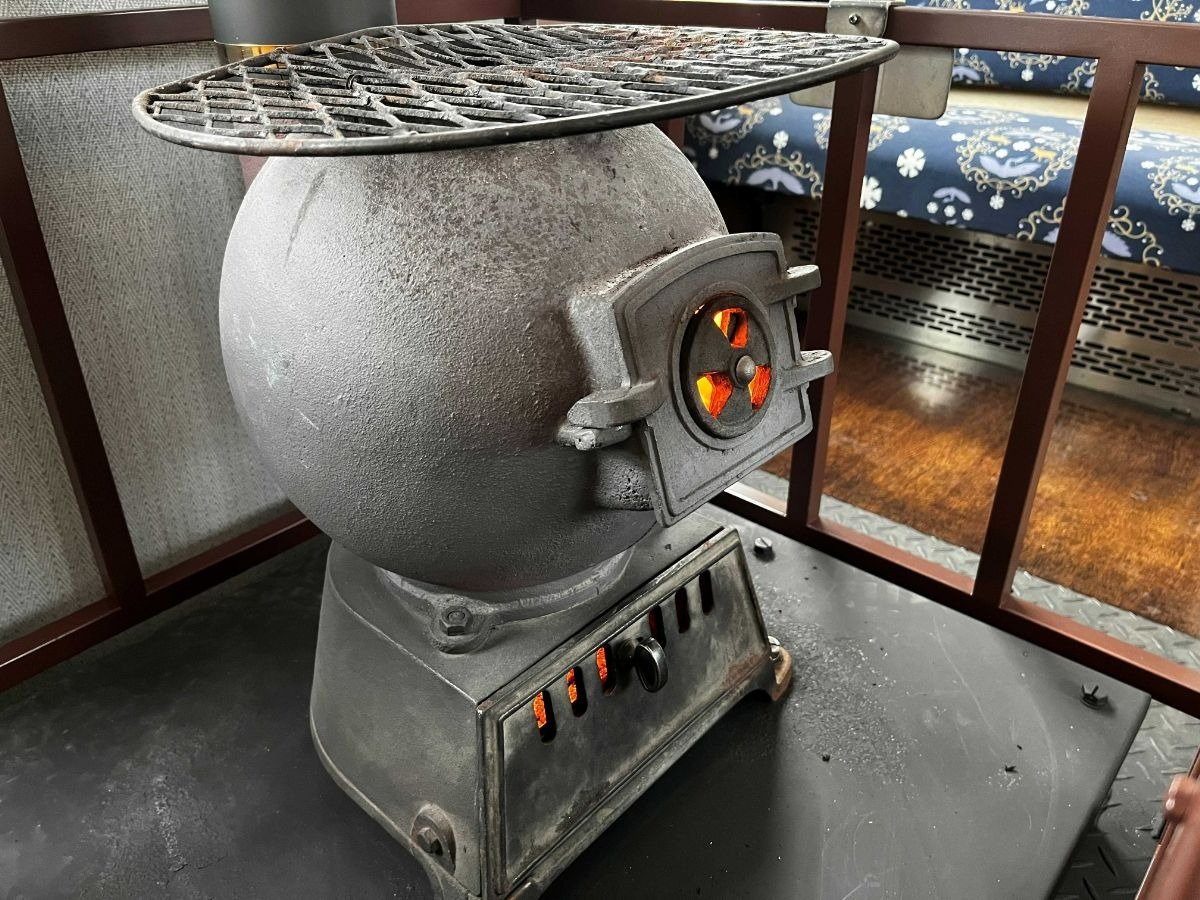 2～4号車のストーブカーに設置されたダルマストーブ