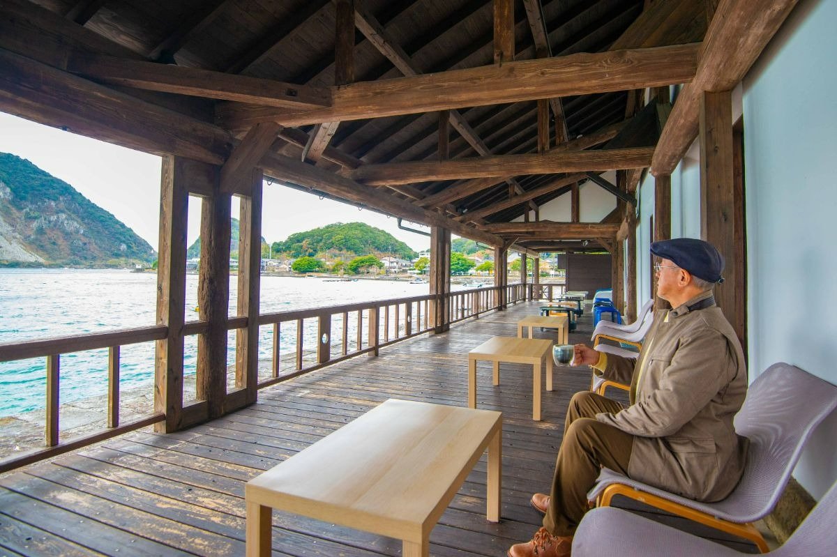 テラス席からの海や山の風景は見飽きません