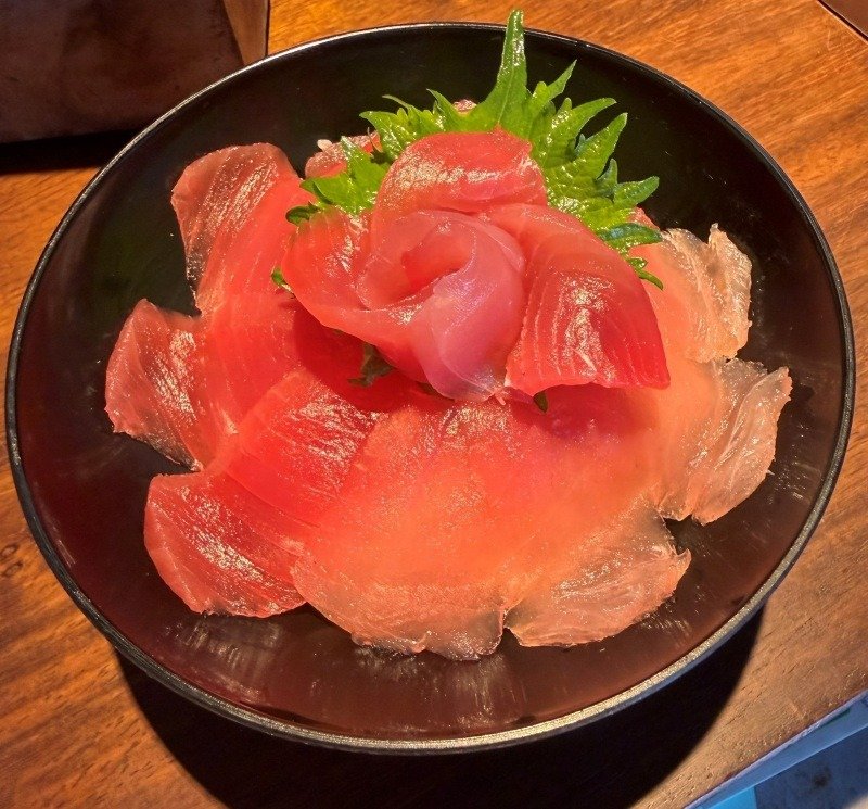 新鮮な生マグロを味わいたい