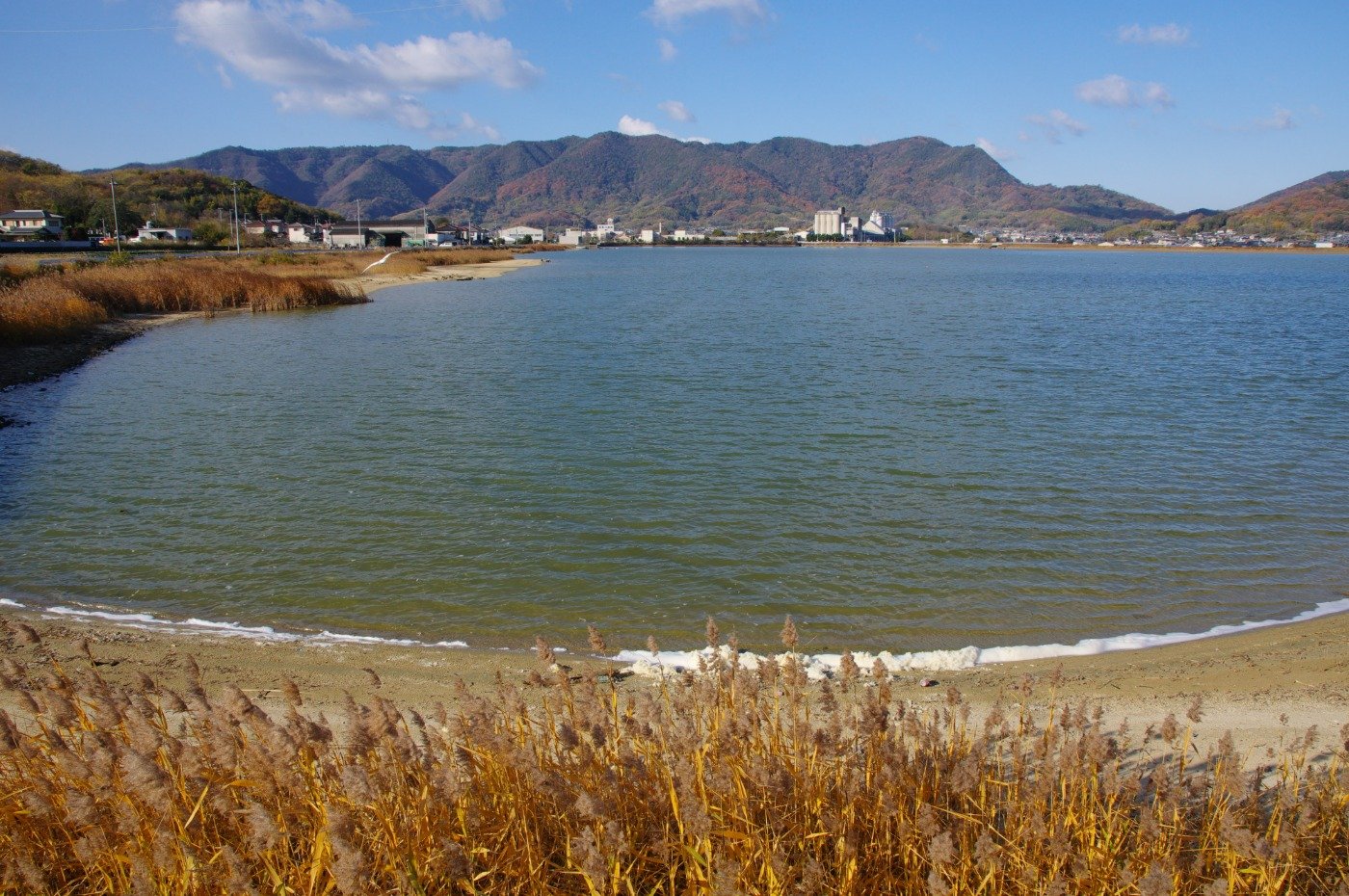 国市池は周囲約2.1キロ