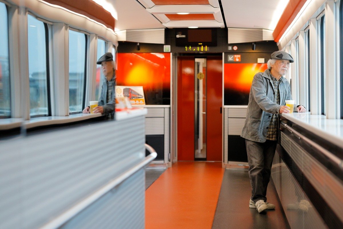 列車で生ビールが飲めるのは珍しいので、ちょいと一杯