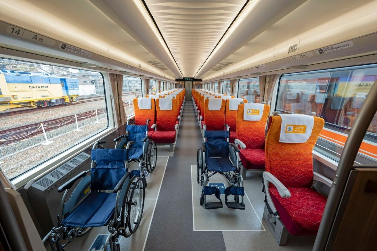 車いすスペースは１編成あたり3カ所設置