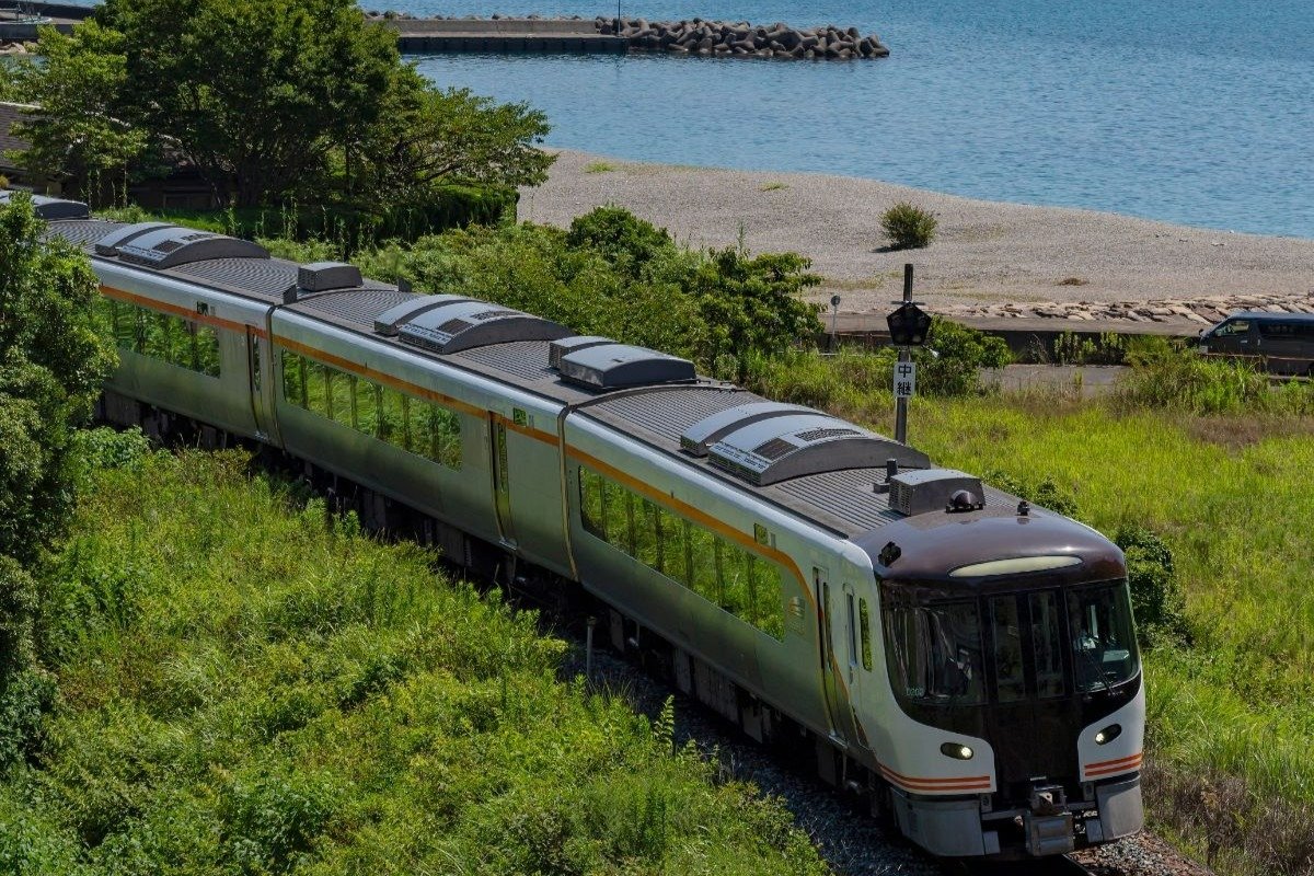 ハイブリッドシステムのHC85系で運転