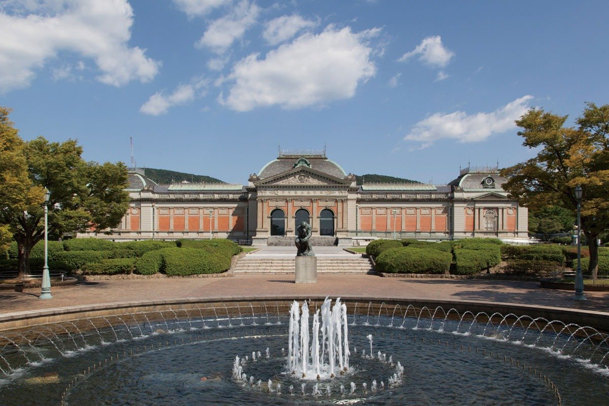 京都ゆかりの文化財約1万5000件を収蔵 ※明治古都館は現在展示休止中