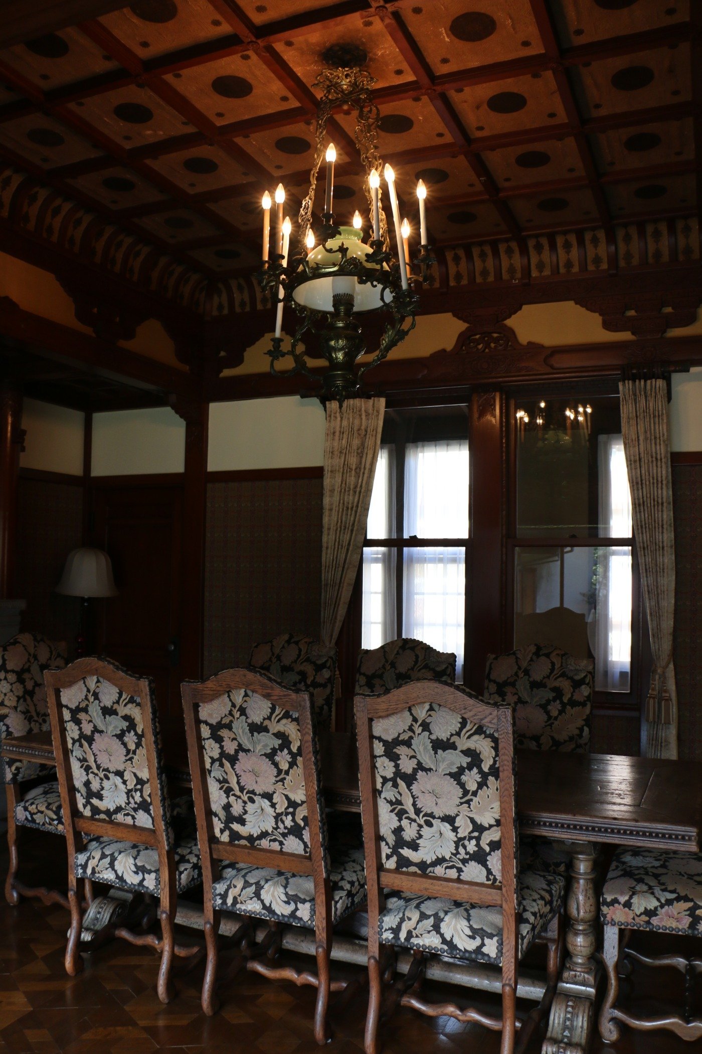 洋館は二代目に所有した鉄道王・根津嘉一郎（かいちろう）により完成