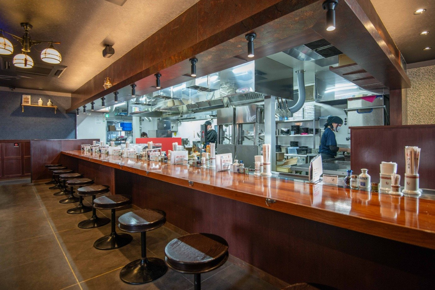 オープンキッチンなので、カウンター席から調理風景を見ることができます