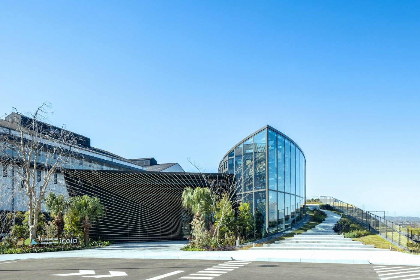 都城の雄大な自然に囲まれた施設