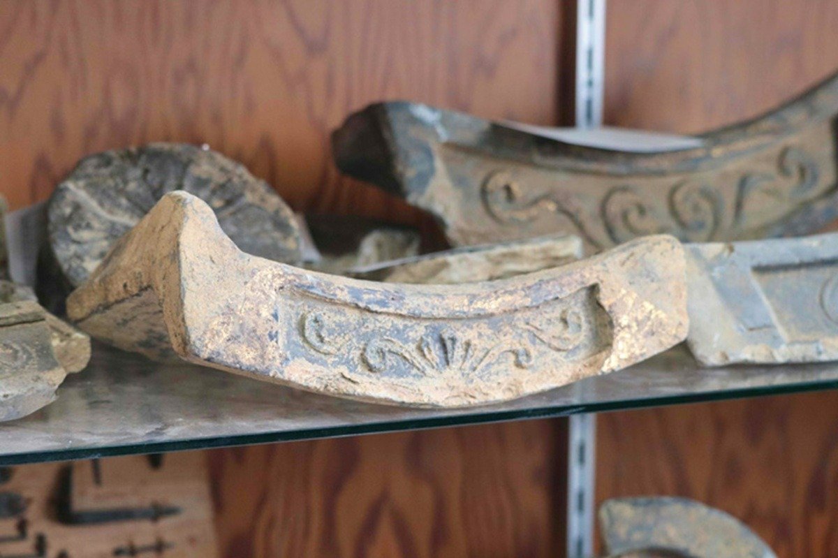 伏見城の発掘調査で出土した瓦の一部を公開