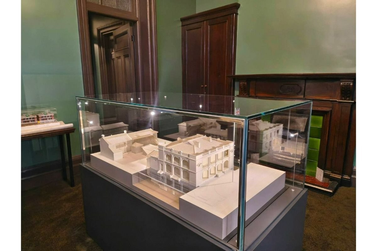 アシスタント室には敷地全体や地下の構造が分かる模型が展示されています