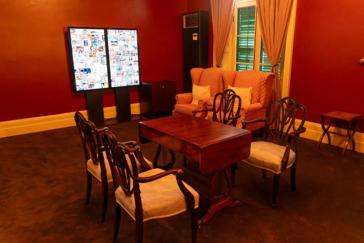 デジタル化された野口の作品を閲覧できる休憩スペースもあります